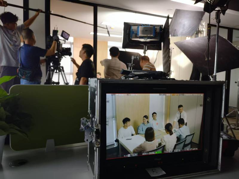 南票区TVC拍摄公司：科技产品视觉化大师，诠释未来感与功能美学